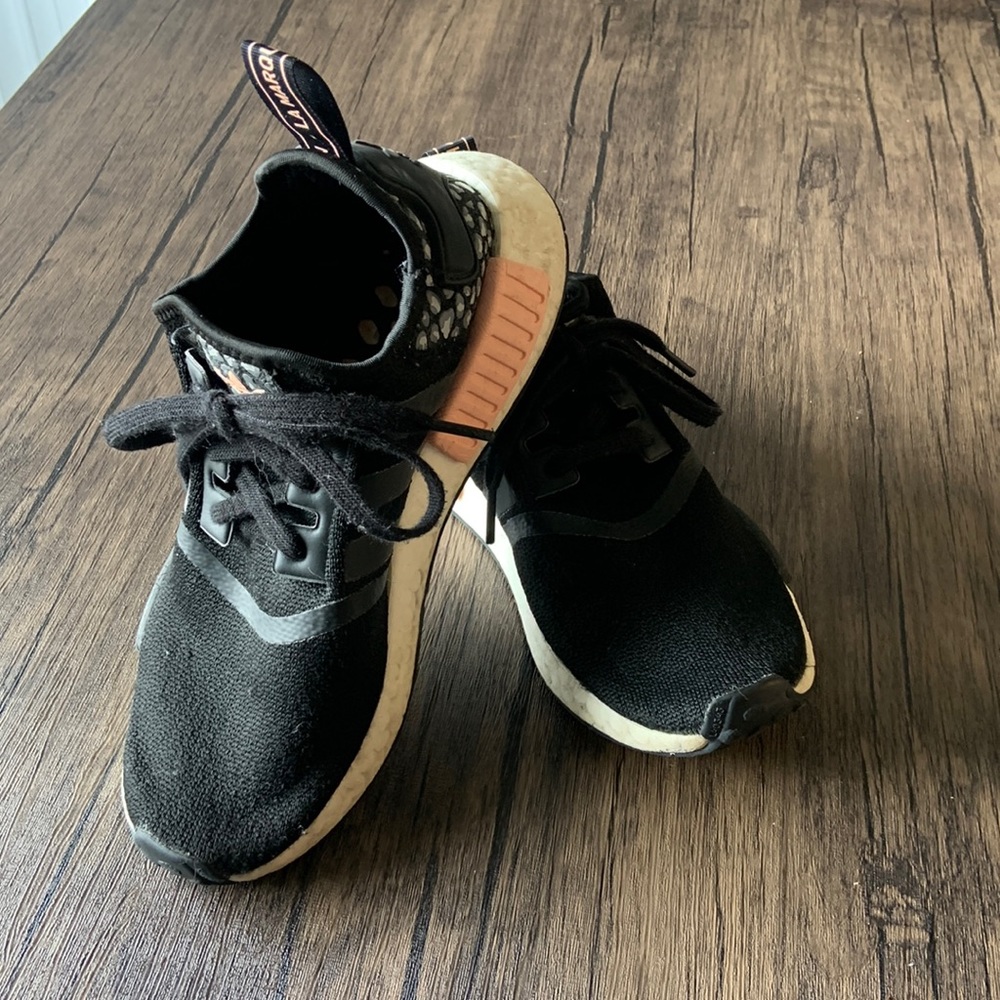 Adidas womens size 8